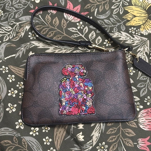 Coach signature wristlet - Picture 2 of 4